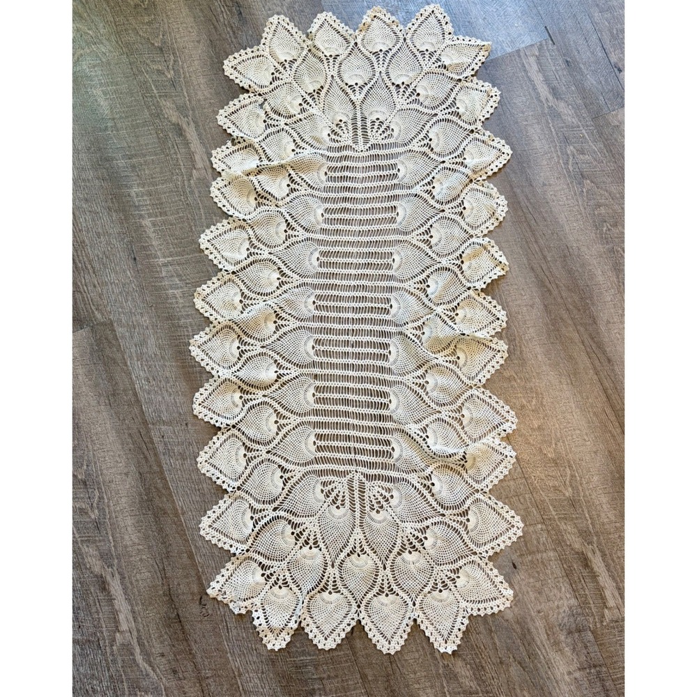 Vintage Lace Table Runner Ivory Pineapple Fan Scalloped 46x18